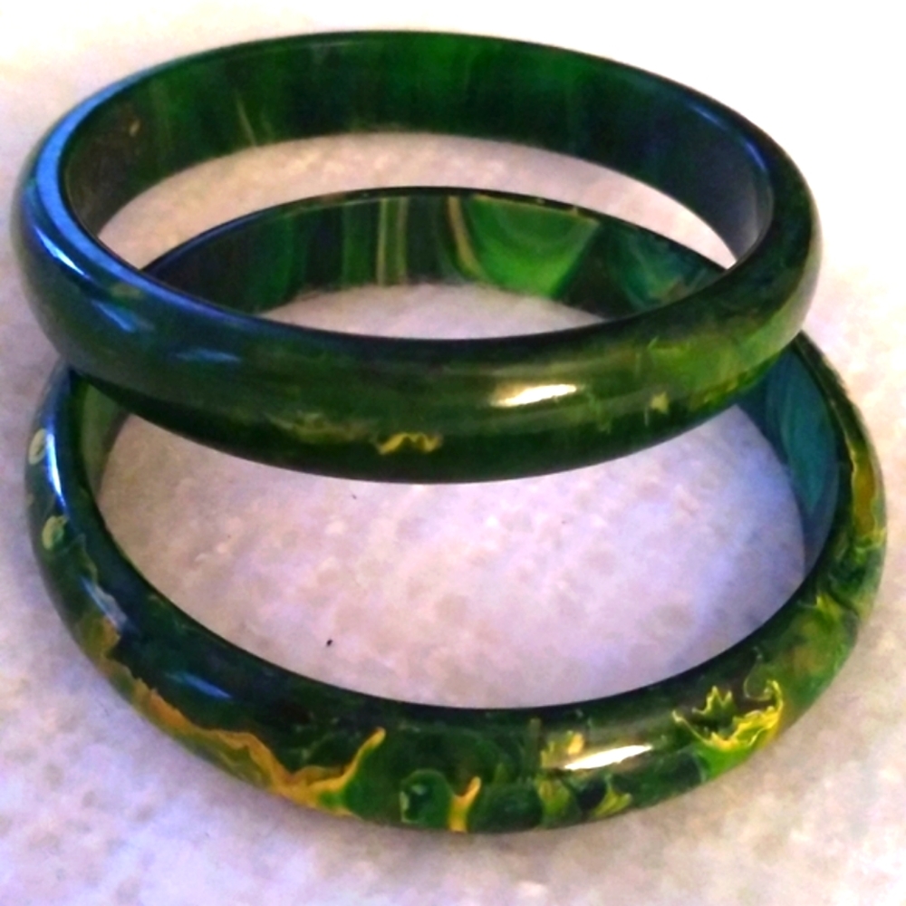 Bakelite Emerald and Gold Vintage Bangles - Picture 2 of 4